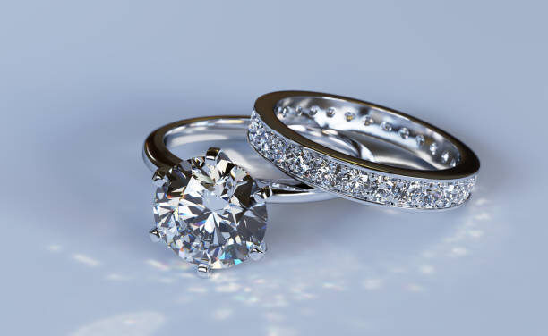Alliance en diamant : le choix chic et classique pour dire oui