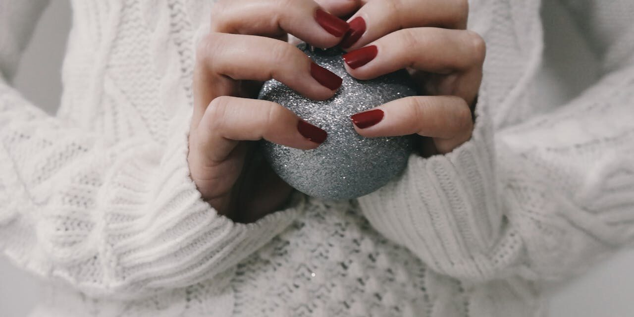 L’élégance discrète qui transforme vos ongles en un tableau chaleureux