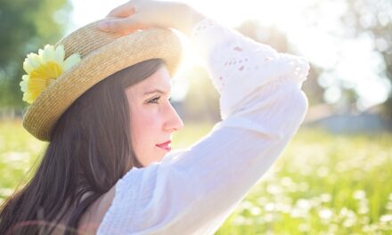 Préparer sa peau avant les vacances : 5 gestes simples pour rayonner dès le premier jour