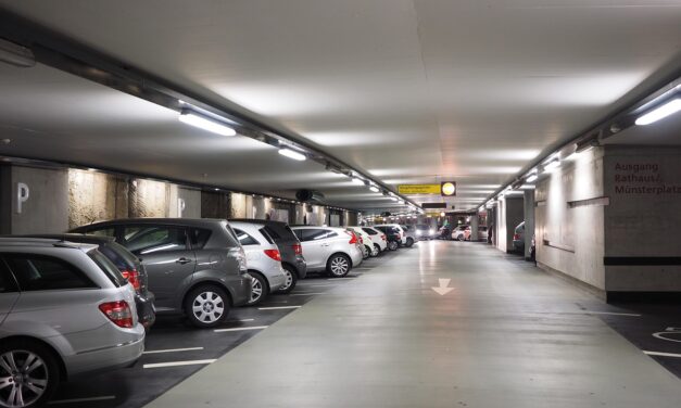 Parkings près des aéroports : comment choisir la meilleure solution pour un départ sans stress