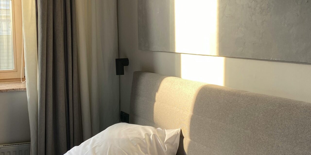 Choisir l’oreiller parfait : les critères essentiels pour un confort haut de gamme