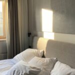 Choisir l’oreiller parfait : les critères essentiels pour un confort haut de gamme