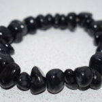 Bracelet en perles de tourmaline : quel modèle choisir selon votre style et vos besoins ?