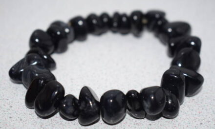Bracelet en perles de tourmaline : quel modèle choisir selon votre style et vos besoins ?